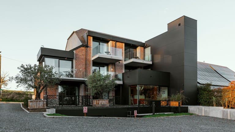 CCnomie Hotel & Restaurant