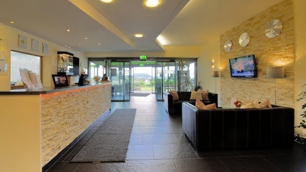 Rezeption - Ringhotel Haus Oberwinter Rezeption - Ringhotel Haus Oberwinter