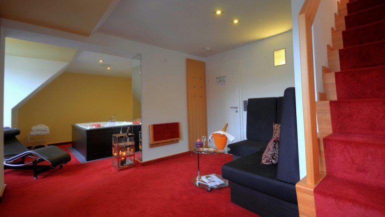 Designzimmer mit Whirlpool – Hotel Antoniushütte