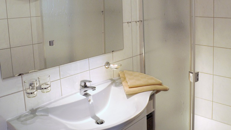 Badkamer - Hotel zum Moselstrand