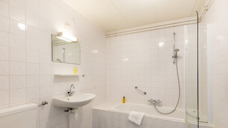 Badezimmer - Roompot Vakantiepark Hunzedal