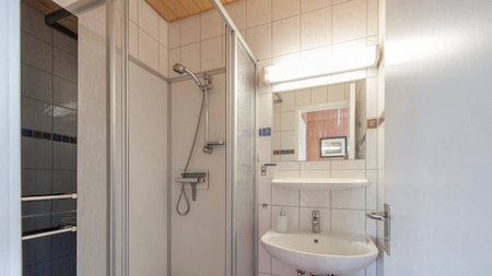 Badezimmer - Roompot Eifelpark Kronenburger See