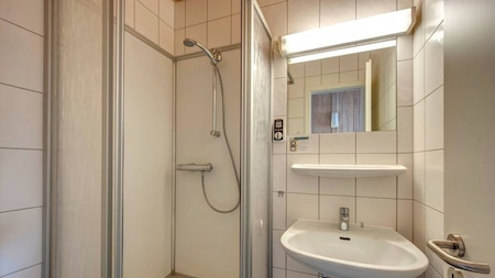 Badezimmer - Roompot Eifelpark Kronenburger See
