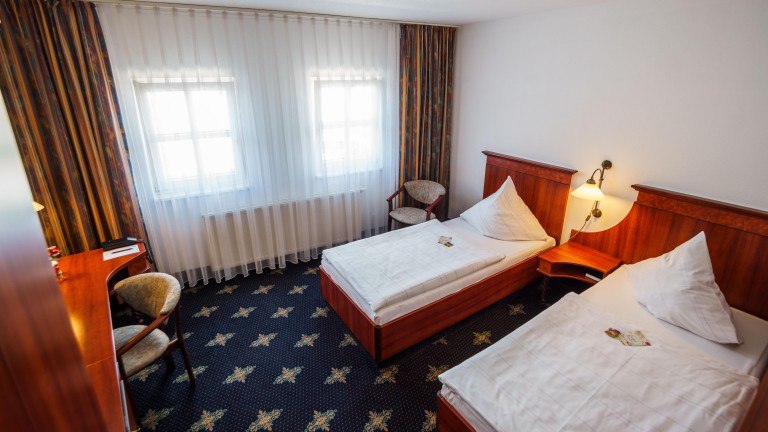 Doppelzimmer mit getrennten Betten – Traditionshotel Wilder Mann