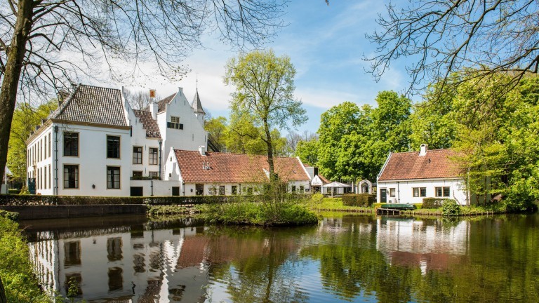 Het Kasteel van Rhoon - Het Koetshuys