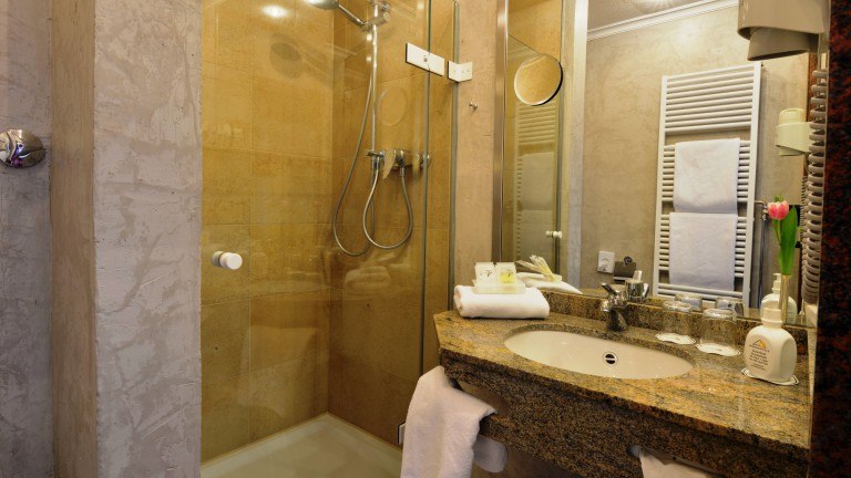 Badkamer - Ringhotel Alpenhof