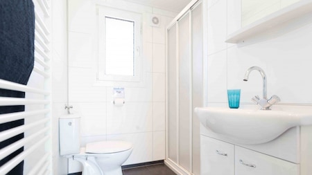 Badezimmer - EuroParcs Noordwijkse Duinen Badezimmer - EuroParcs Noordwijkse Duinen