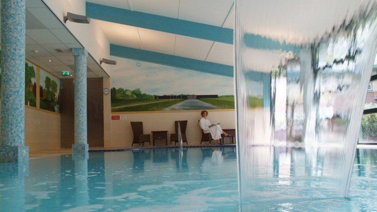 Binnenzwembad - Parkhotel Tjaarda