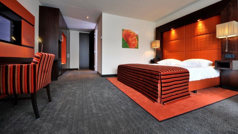 Comfortkamer met balkon - Van der Valk Hilversum -