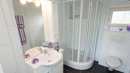 Badezimmer - EuroParcs Resort der Achterhoek