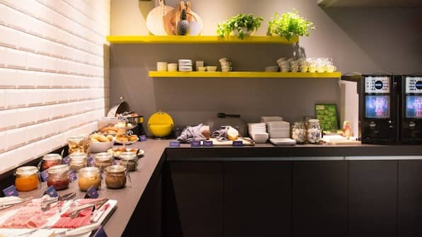 Ontbijtbuffet - Qbic Hotel WTC Amsterdam