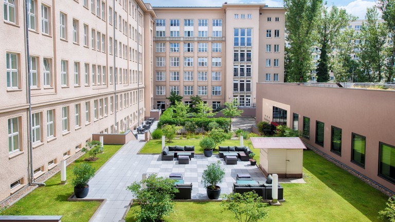 Tuin - Leonardo Royal Hotel Berlin Alexanderplatz
