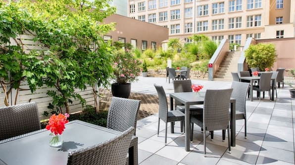 Terras - Leonardo Royal Hotel Berlin Alexanderplatz Terras - Leonardo Royal Hotel Berlin Alexanderplatz