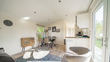 Woonkamer - EuroParcs Resort De Kraaijenbergse Plassen