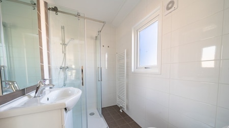 Badezimmer - EuroParcs Resort Die Craaijenbergse Plassen