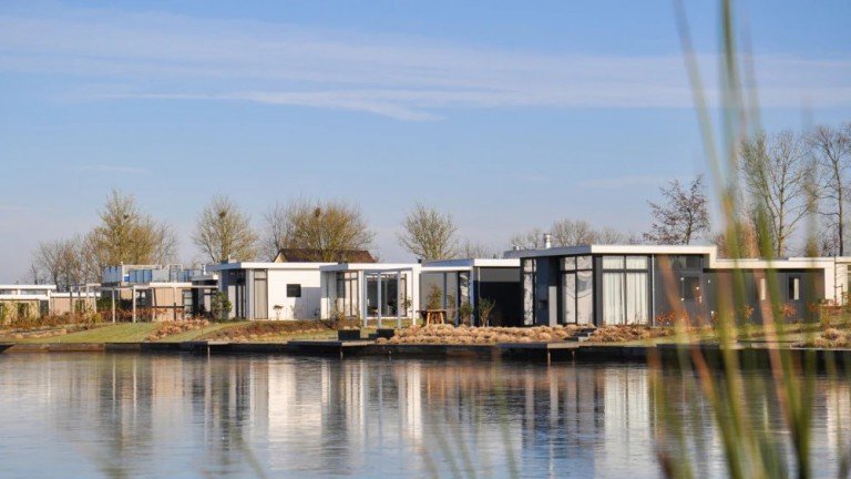 Chalet Pavilion 6 - EuroParcs Resort De Kraaijenbergse Plassen