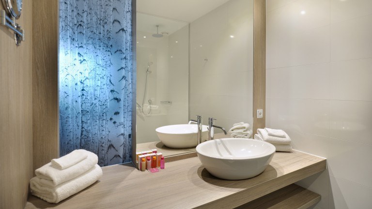 Deluxe-Badezimmer – Van der Valk Hotel Tiel