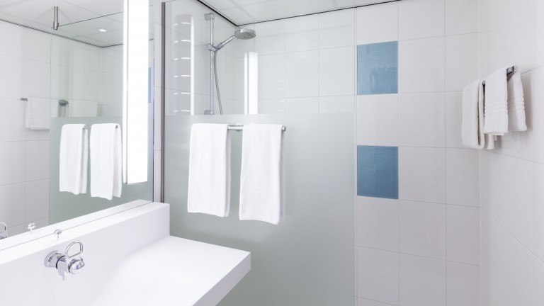 Badezimmer – Novotel Rotterdam Schiedam
