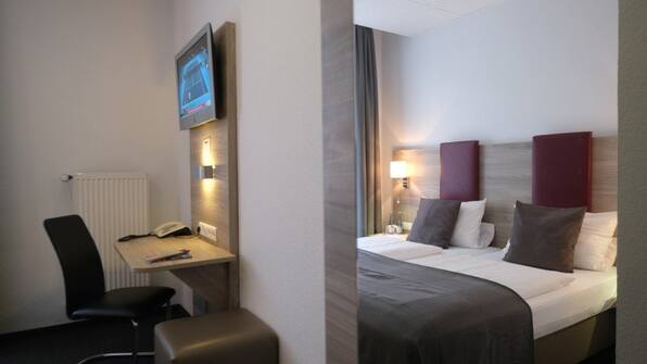 Standardzimmer - Hotel Hohenstaufen Standardzimmer - Hotel Hohenstaufen