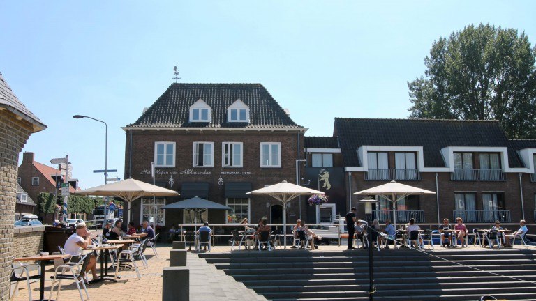 Terras - Het Wapen van Alblasserdam
