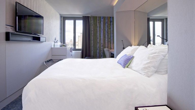 Extra Small Queensize Zimmer – Golden Tulip Hotel Central