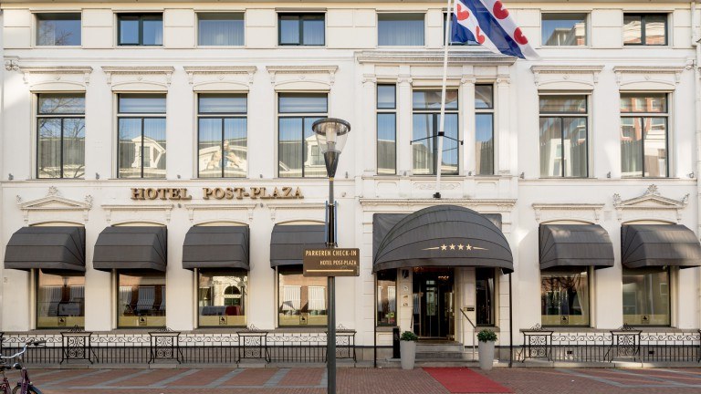 Post-Plaza Hotel en Grand Cafe - Post-Plaza Hotel en Grand Cafe