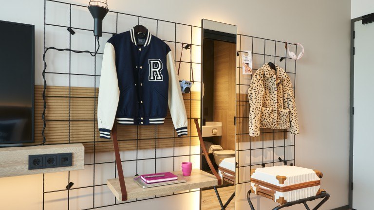 Moxy Sleeper Queen - Moxy Amsterdam Schiphol Airport