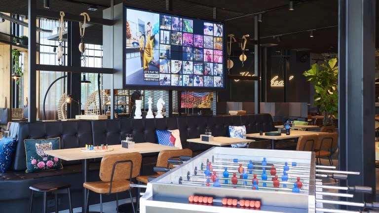 Spel - Moxy Amsterdam Schiphol Airport