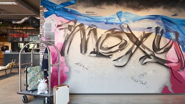 Hal - Moxy Amsterdam Schiphol Airport