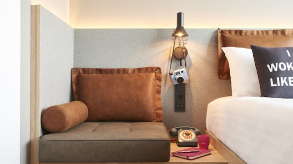 Moxy Sleeper Queen -Moxy Amsterdam Schiphol Airport