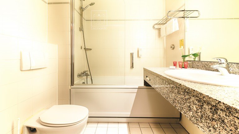 Badezimmer - Leonardo Hotel Hannover