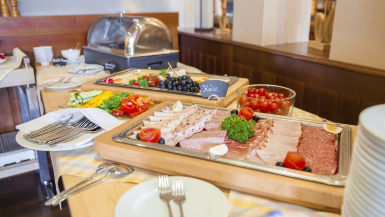 Buffet - stadt-gut-Hotel-Goldener-Adler