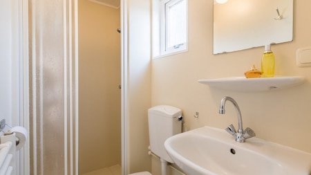 Badezimmer - Roompot Vakantiepark Hunzedal