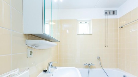 Badkamer - Roompot Vakantiepark Kijkduin