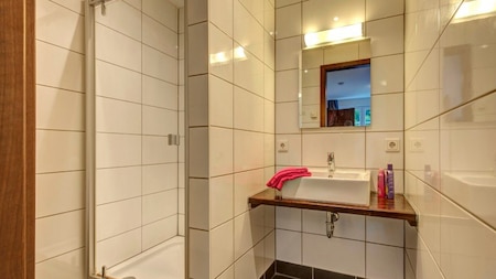 Badezimmer - Roompot Eifelpark Kronenburger See