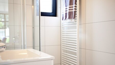 Badezimmer - EuroParcs Buitenhuizen