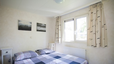Schlafzimmer - EuroParcs Buitenhuizen