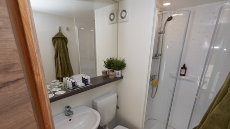 Badkamer - EuroParcs Resort Kaatsheuvel