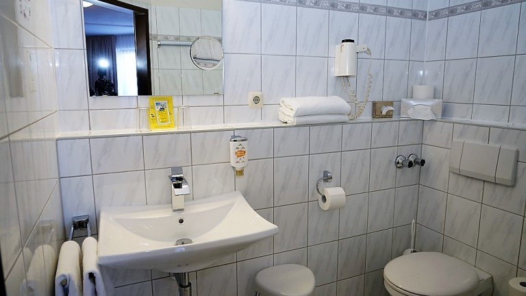 Standaard badkamer - Hotel zum Alten Forsthaus
