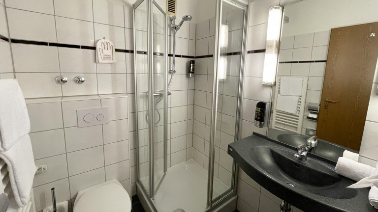 Standaard badkamer - Brenner Hotel Bielefeld