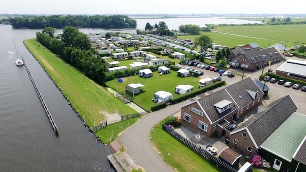 Luchtfoto - Vodatent Camping de Hof van Eeden