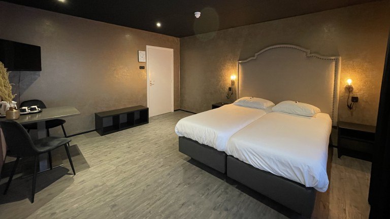 Standardzimmer mit Balkon – Hotel Anno Nu