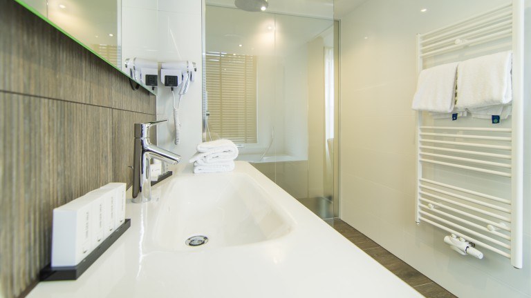 Badkamer - Van der Valk Hilversum - De Witte Bergen