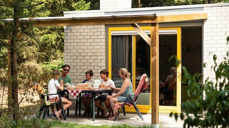 Terras - RCN Vakantiepark de Roggeberg Terras - RCN Vakantiepark de Roggeberg