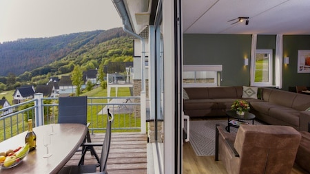 Wohnzimmer Balkon - Dormio Resort Eifeler Tor