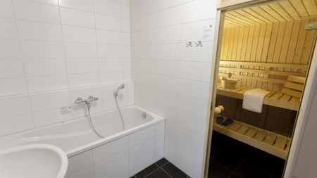 Badezimmer - Dormio Resort Eifeler Tor