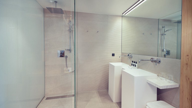 Superior kamer waterzijde met douche en balkon - Hotel Jakarta