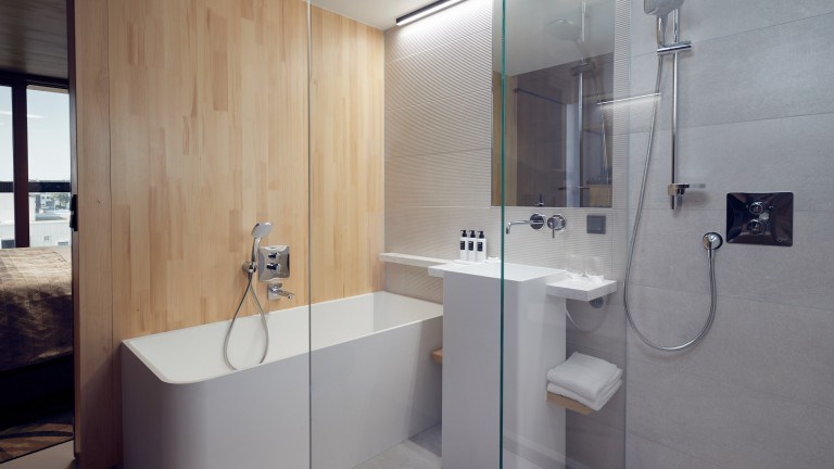 Superior kamer met douche, bad en balkon - Hotel Jakarta