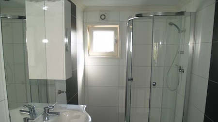 Badkamer - EuroParcs Resort de Rijp Badkamer - EuroParcs Resort de Rijp