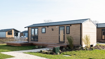 Buitenaanzicht - Vakantiepark Aan de Maas Buitenaanzicht - Vakantiepark Aan de Maas